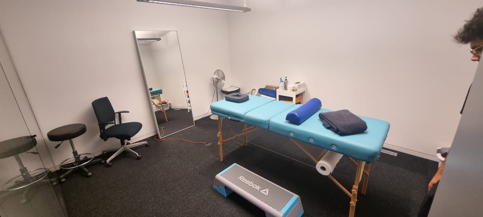 Salle de traitement itinérante installée dans l'entreprise