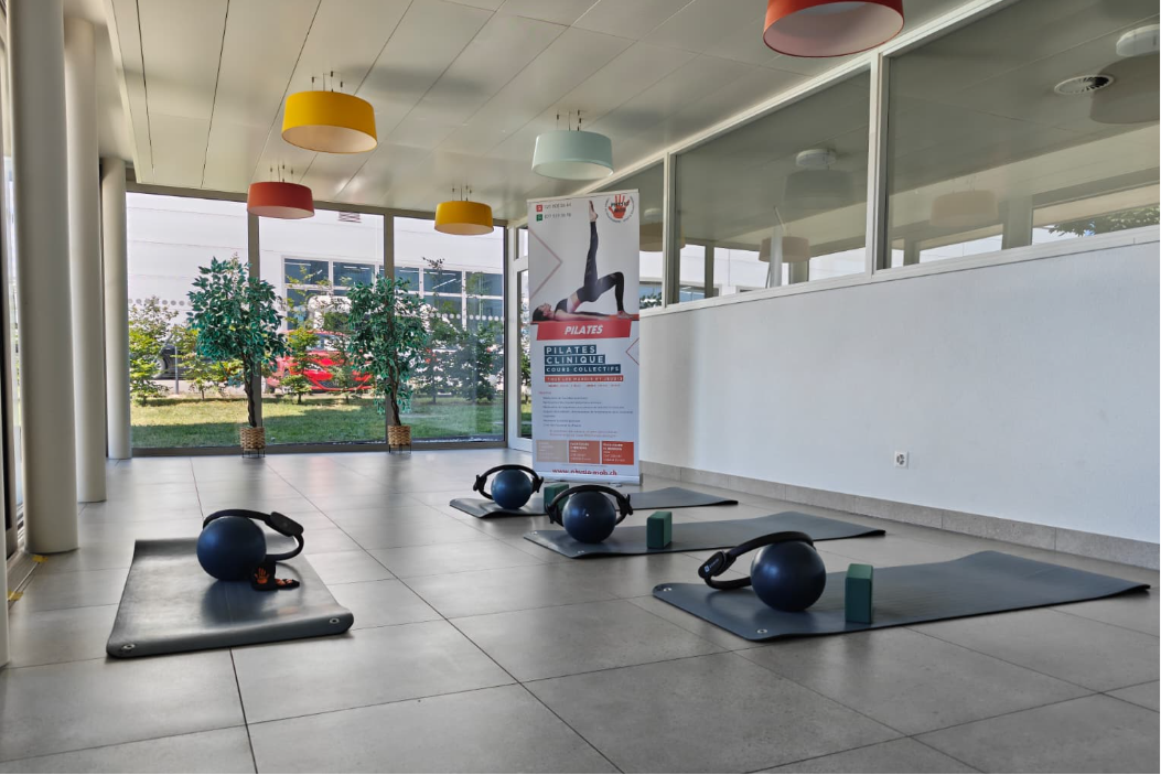 Salle de cours collectifs équipée au cabinet PhysioMob à Etoy